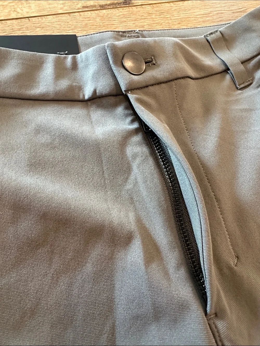 lululemon athletica Commission Short 9” Men’s Olive Gray Athletic Shorts